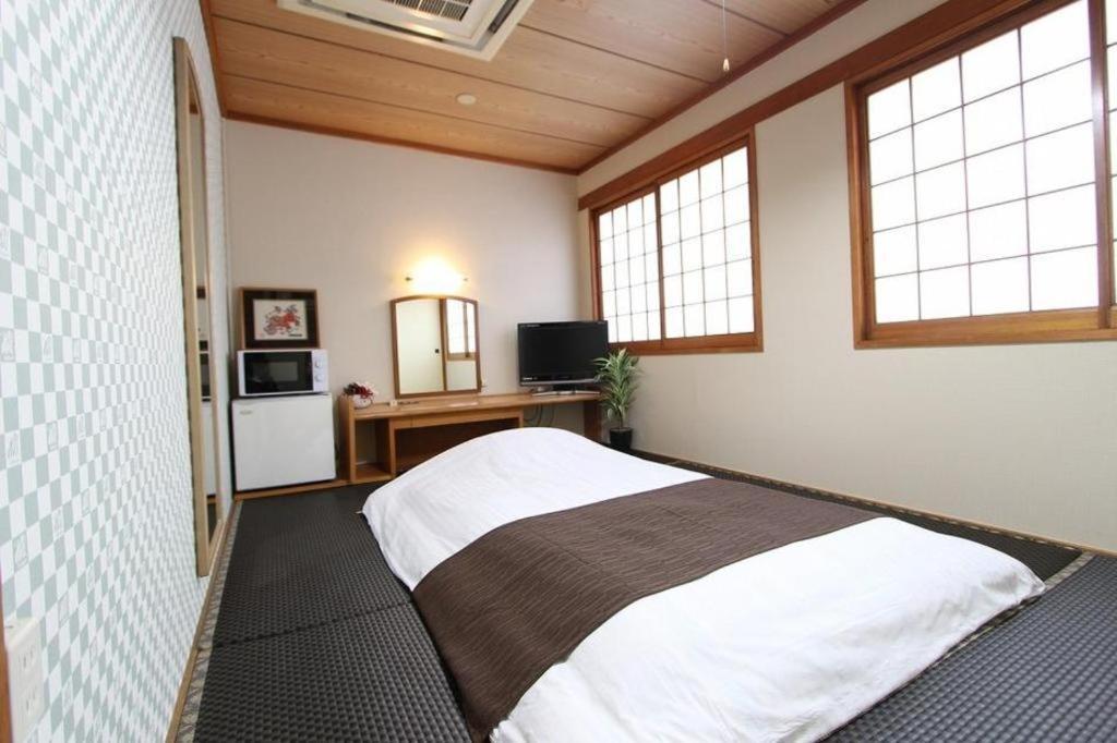 Hotel Livemax Budget Naha Tomarikou Exterior foto